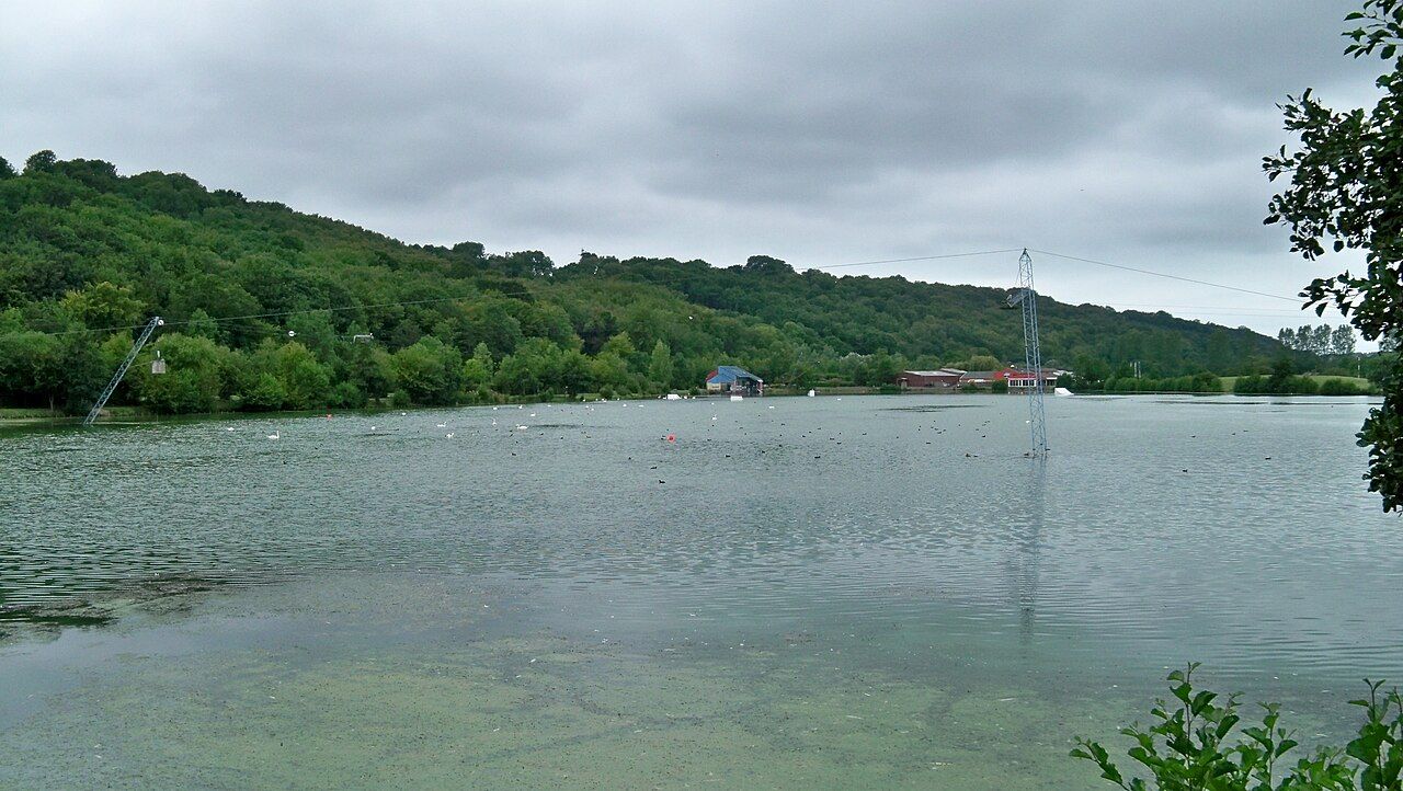 La base nautique du lac de Caniel