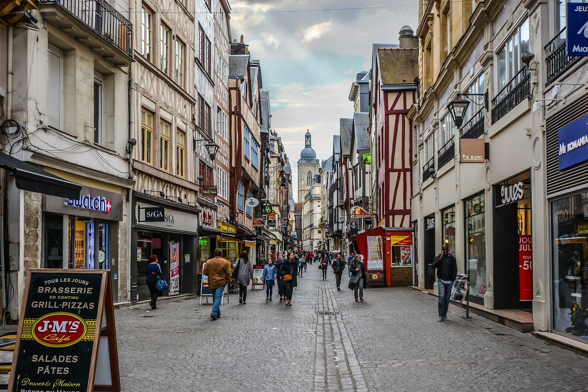 La rue du Gros-Horloge à Rouen et son cadran Renaissance